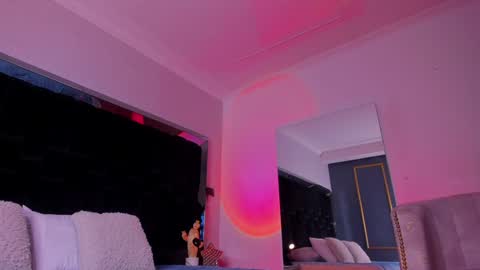 zoevidal_ online show from January 17, 11:59 am