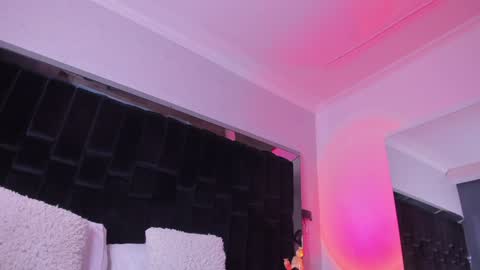 zoevidal_ online show from January 7, 11:58 am