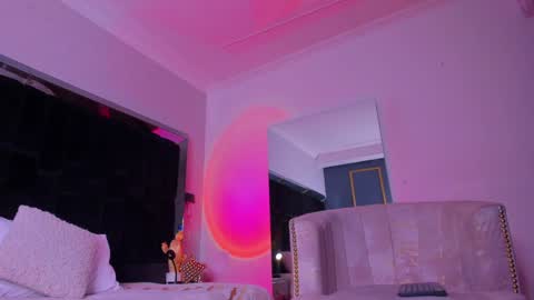 zoevidal_ online show from January 16, 11:58 am
