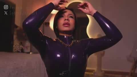 zoevidal_ online show from February 28, 12:26 pm