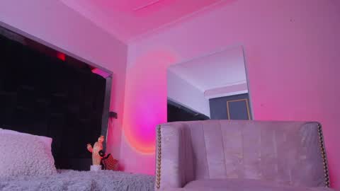 zoevidal_ online show from January 11, 11:56 am