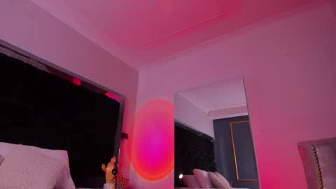 zoevidal_ online show from January 18, 11:43 am