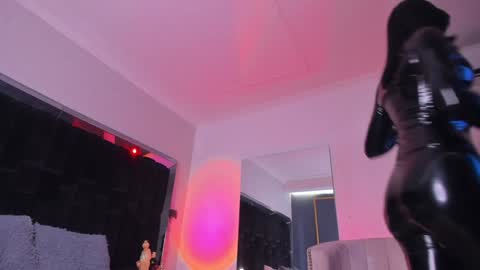 zoevidal_ online show from January 31, 11:56 am