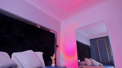 zoevidal_ online show from December 23, 11:57 am