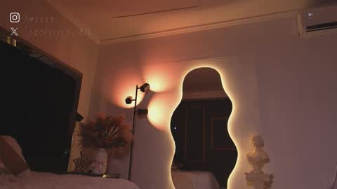 zoevidal_ online show from March 25, 11:57 am