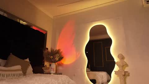 zoevidal_ online show from October 8, 11:58 am