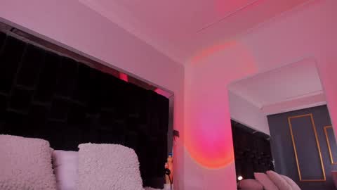 zoevidal_ online show from December 29, 11:50 am