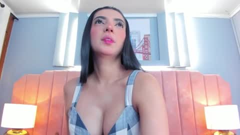 Snapshot of zoey_cute_ chatting on February 11, 3:08 am Valeria online show from February 11, 3:08 am