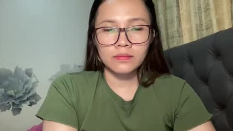 zoey_foryou online show from April 25, 1:41 pm