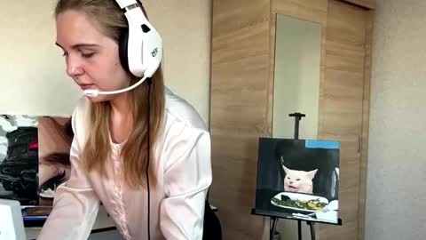 Hi Im Peggy 18 years old online show from September 11, 1:55 pm
