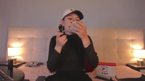 Snapshot of zowi_hottiee chatting on February 5, 2:29 am cintya kors online show from February 5, 2:29 am