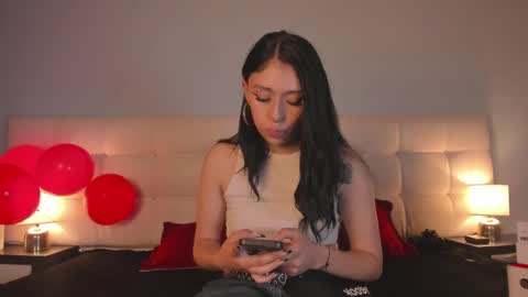 Snapshot of zowi_hottiee chatting on February 14, 2:18 am cintya kors online show from February 14, 2:18 am