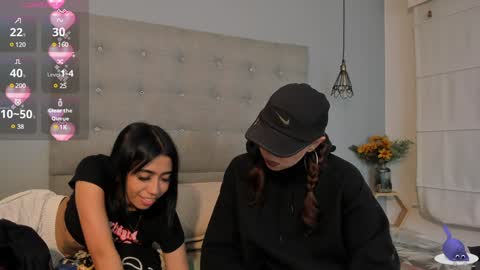 Snapshot of zowi_hottiee chatting on December 10, 2:16 am cintya kors online show from December 10, 2:16 am