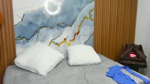 zulemapiel online show from May 6, 10:58 pm