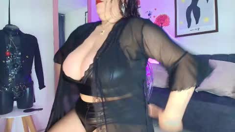 zully_green online show from March 31, 3:06 am