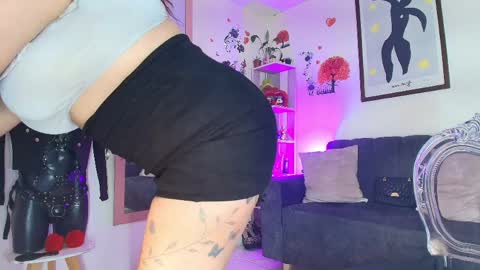 zully_green online show from April 8, 4:14 am