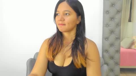 Im Zusan My schedule is from 1030pm to 430 am colombian time online show from May 25, 3:27 am