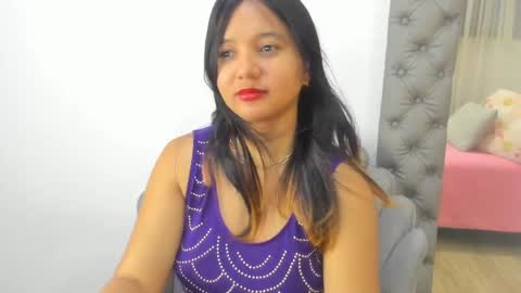 Im Zusan My schedule is from 1030pm to 430 am colombian time online show from May 14, 3:23 am
