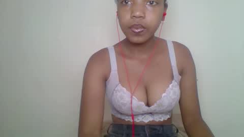 zyraelle_01 online show from May 21, 11:30 am