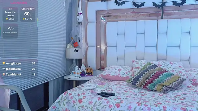 kinkylittlegirll online show from October 15, 3:09 am