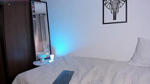 emilybae  online show from November 19, 1:05 am