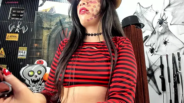 criss 21  online show from October 29, 8:44 pm