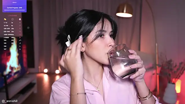 anniehillofficial online show from September 27, 8:27 pm