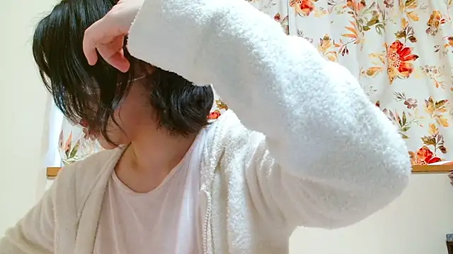 liliyRiSAcha-n online show from May 30, 7:28 am