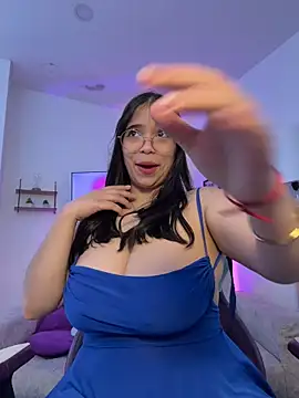tati reyess online show from May 9, 12:40 pm