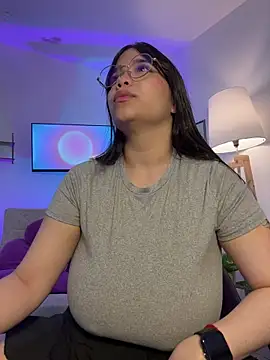 tati reyess online show from May 22, 12:47 pm