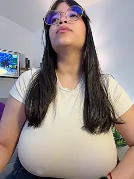 tati reyess online show from May 20, 12:35 pm