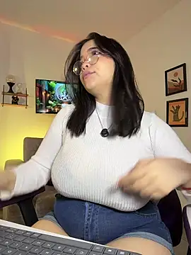 tati reyess online show from November 6, 11:49 am