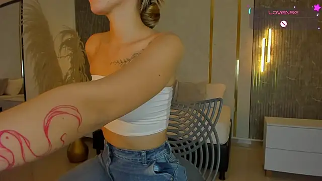 riley sierra online show from May 21, 12:47 pm