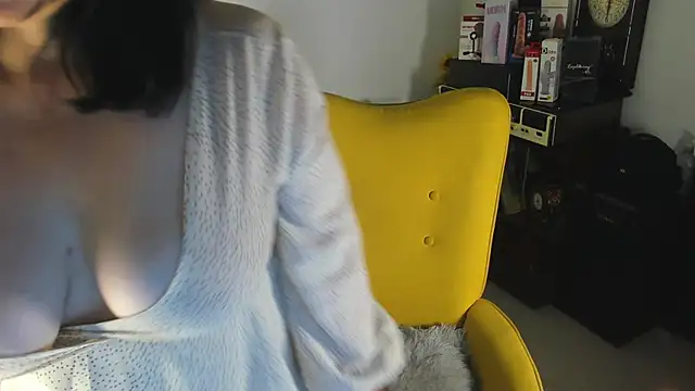 adriana71 online show from May 14, 3:56 am