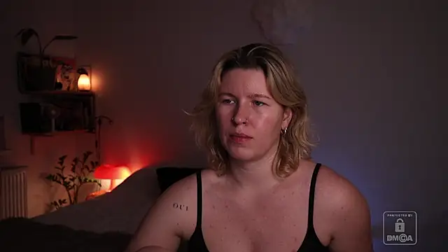 moonamii online show from February 24, 6:17 pm