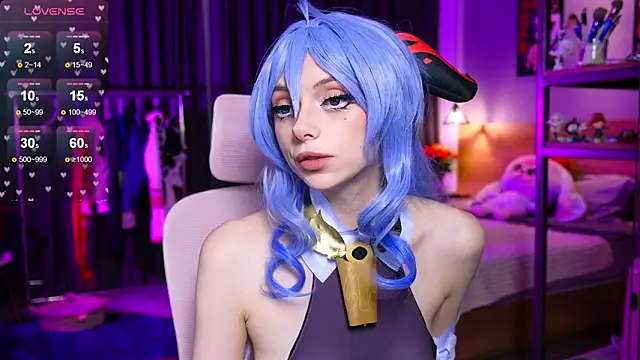 HolliWould  online show from February 4, 11:24 am