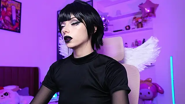 HolliWould  online show from May 22, 12:03 pm