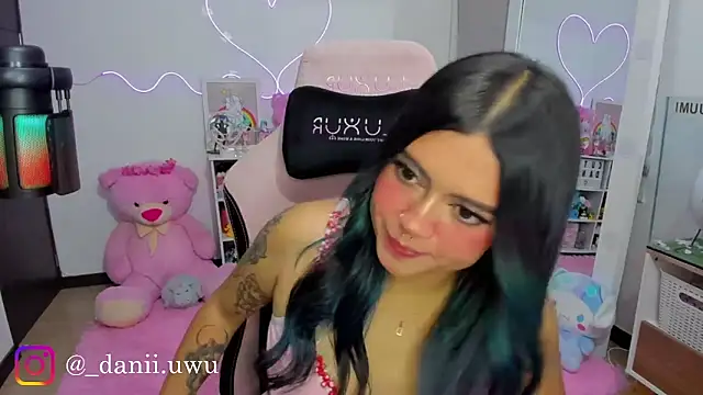 CuteDani  online show from March 27, 2:35 am