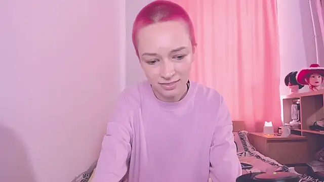 VivianLy  online show from May 19, 1:40 pm