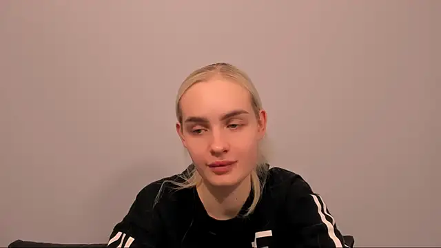 OliviaKisss online show from February 17, 4:50 pm