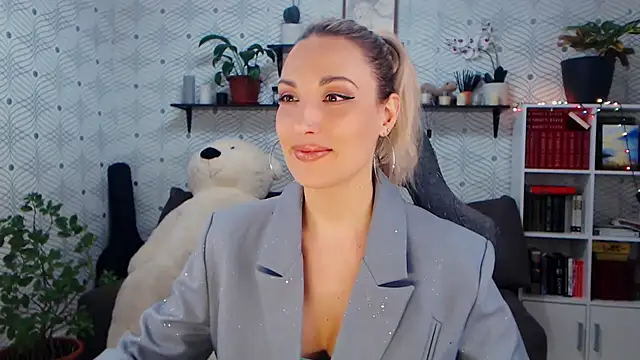 MillaXQueen online show from March 12, 12:19 pm