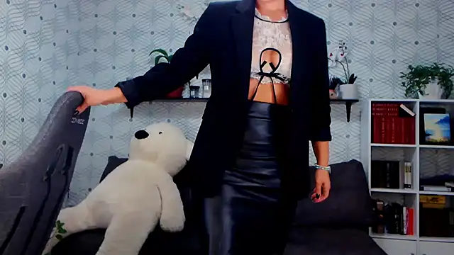 MillaXQueen online show from October 14, 2:08 pm