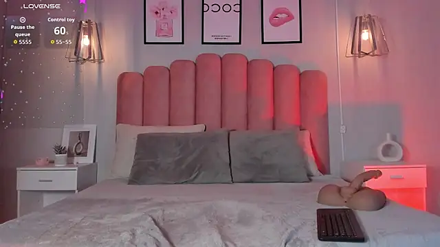 Ashleyy piink online show from April 8, 5:26 pm