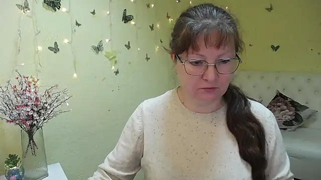 VanessaHotts online show from May 4, 5:00 am