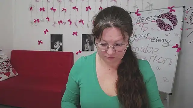 VanessaHotts online show from March 9, 6:05 am