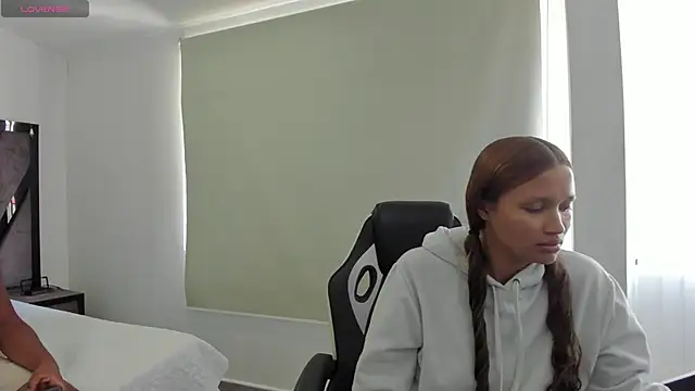 AnnieAndStefan online show from March 1, 2:28 pm