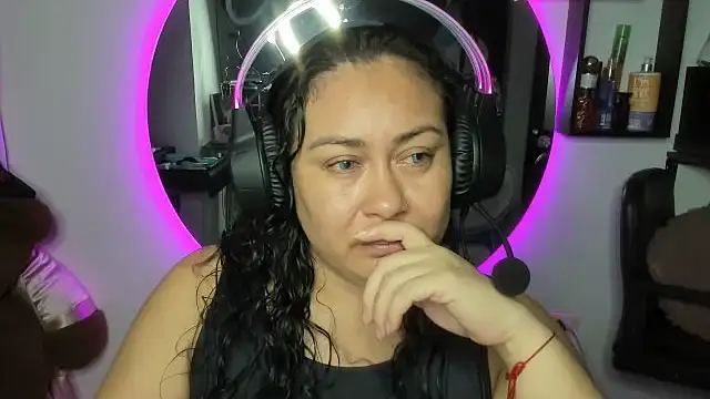 AliceFox Milf online show from April 20, 10:35 pm