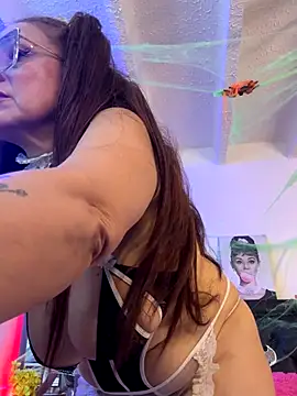 lonely shewolf online show from October 30, 8:43 pm