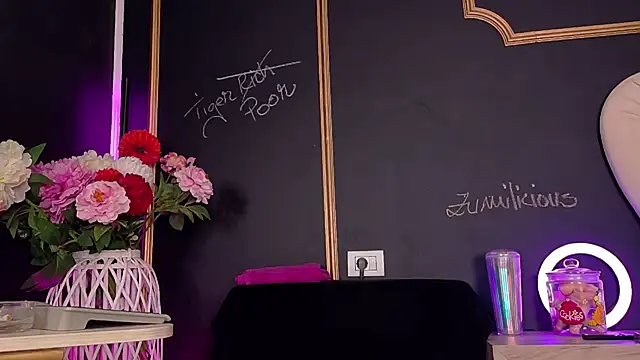 DeeaDiamondd online show from January 9, 8:24 pm