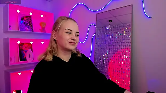 StephanieSweety online show from May 8, 8:21 pm